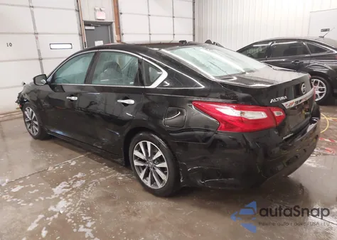 2017 Nissan Altima 2.5 Sv z USA, uszkodzony, nr VIN 1N4AL3AP2HC482446